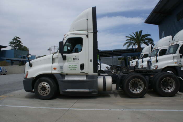 2015 Freightliner Cascadia - Image 9