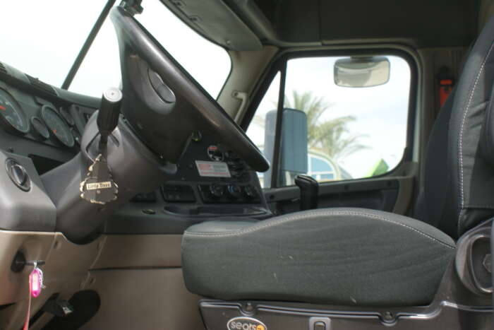 2015 Freightliner Cascadia - Image 4